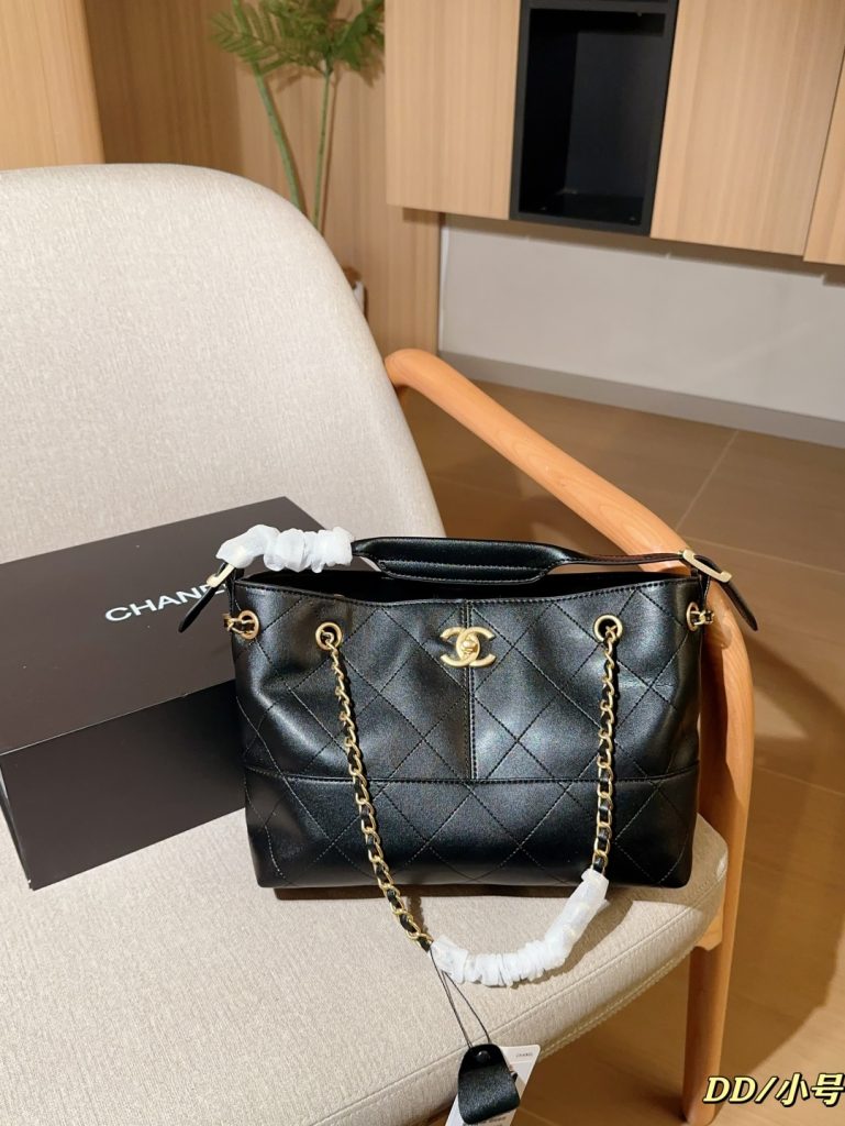 Chanel ブラック キャンバス ハンドバッグ 1色入 🖤 - 画像 2