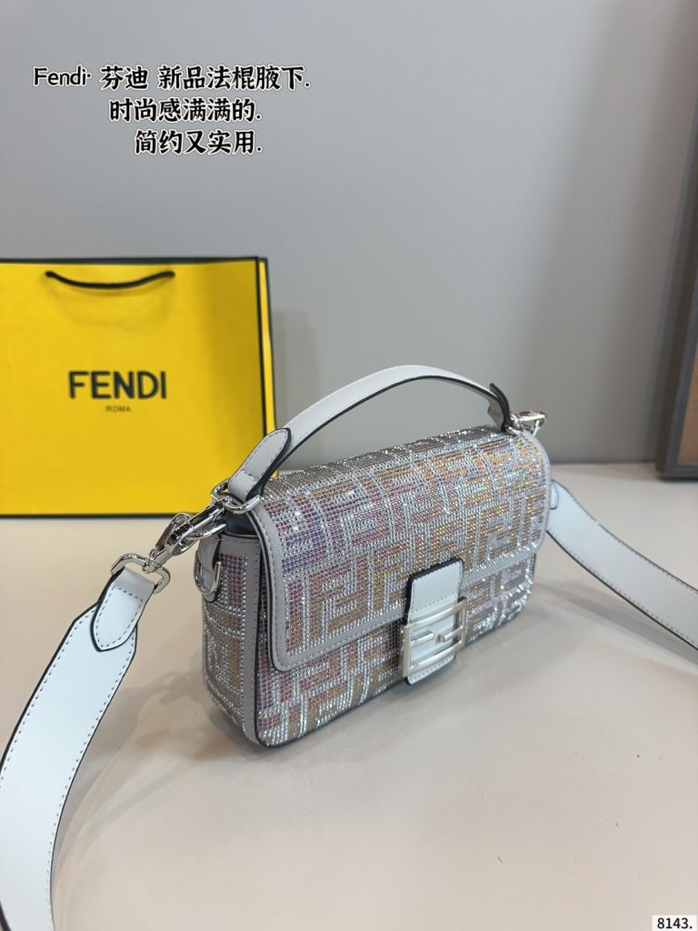 華やかなFENDI ミニボストンバッグ ラメカモフラージュ 2色入✨ - 画像 2