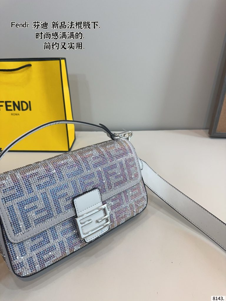 華やかなFENDI ミニボストンバッグ ラメカモフラージュ 2色入✨ - 画像 3