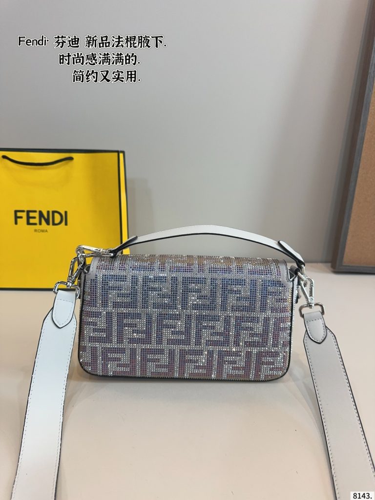 華やかなFENDI ミニボストンバッグ ラメカモフラージュ 2色入✨ - 画像 6