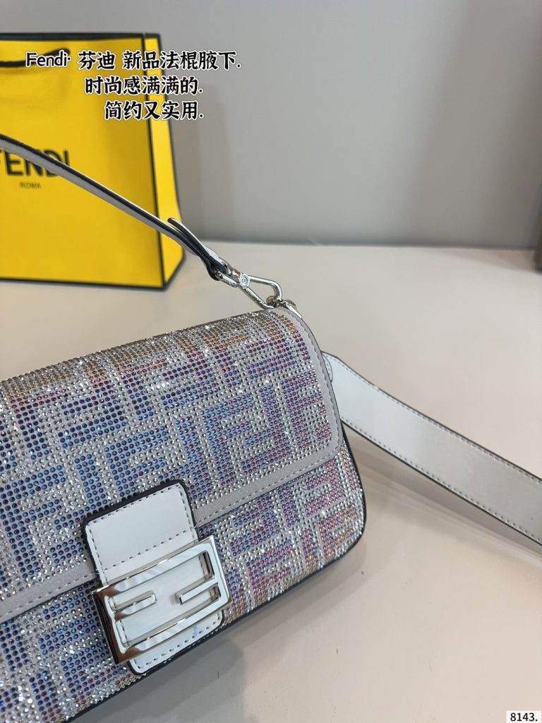 華やかなFENDI ミニボストンバッグ ラメカモフラージュ 2色入✨ - 画像 7