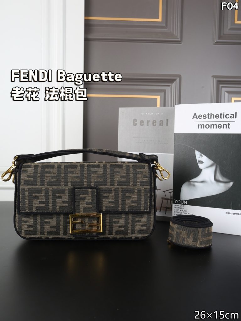 FENDI バゲット ミニバッグ ファンダム柄 26×15cm｜旅行の日に写真で選び方を確認