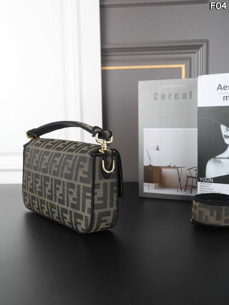 FENDI バゲット ミニバッグ ファンダム柄 26×15cm 📦 - 画像 2