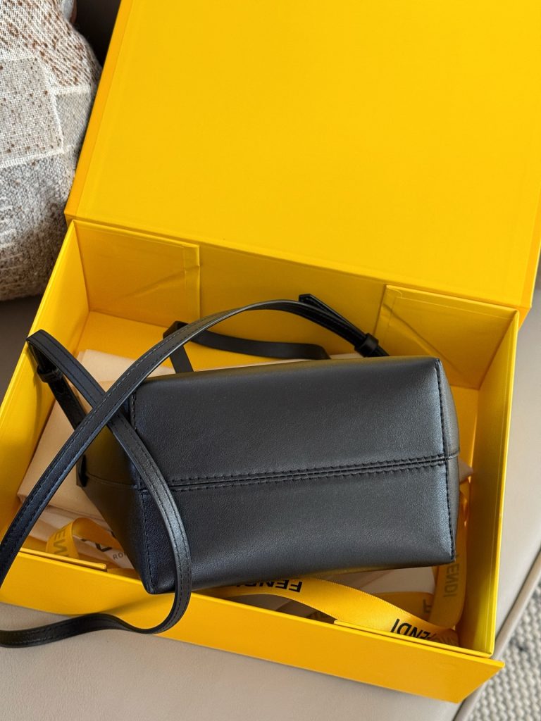 Fendi フェンディ 小怪獣トート 2色入 🎁 - 画像 5