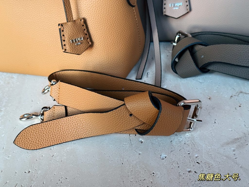高級 FENDI バッグ ミニショルダーバッグ 2色入 🎒 - 画像 3