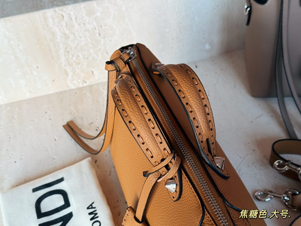 高級 FENDI バッグ ミニショルダーバッグ 2色入 🎒 - 画像 4