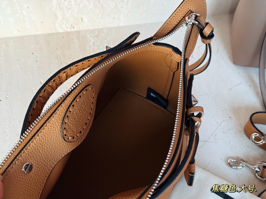 高級 FENDI バッグ ミニショルダーバッグ 2色入 🎒 - 画像 8