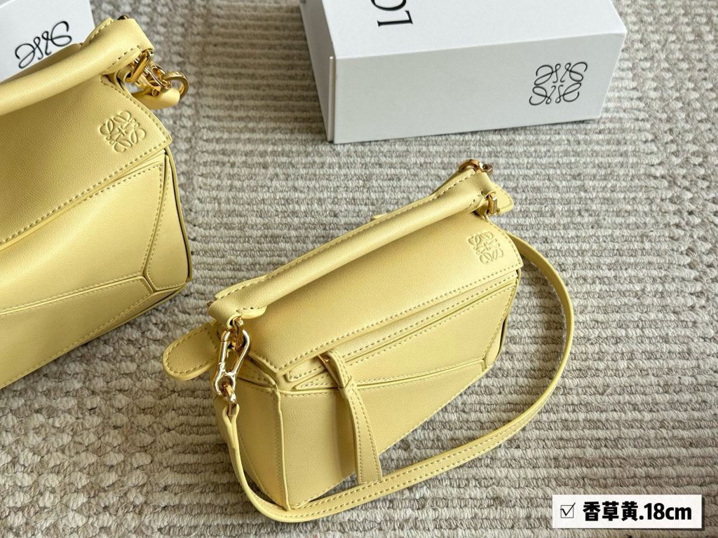 香草黄のLOEWE Puzzle ミニショルダー 18cm 🧩 - 画像 2