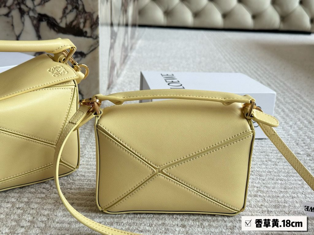 香草黄のLOEWE Puzzle ミニショルダー 18cm 🧩 - 画像 4