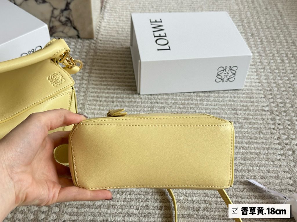 香草黄のLOEWE Puzzle ミニショルダー 18cm 🧩 - 画像 6