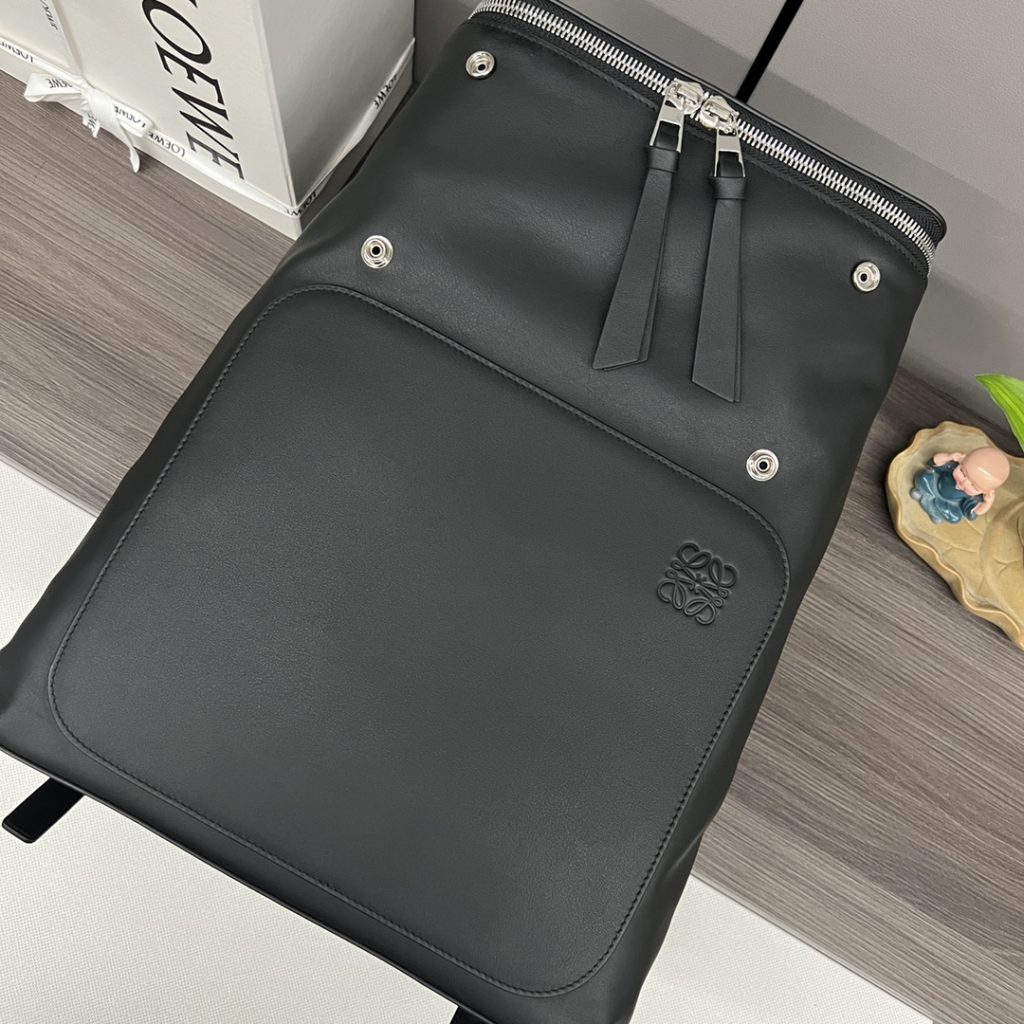 ロエベ 黒 バックパック 二つ折りデザイン スタイリッシュ 💼 - 画像 6