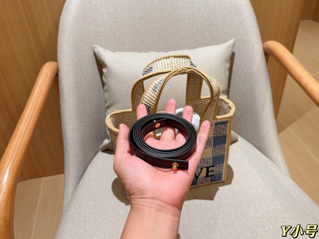 LOEWE チェック柄 ミニトート 2色入 🎉 - 画像 8