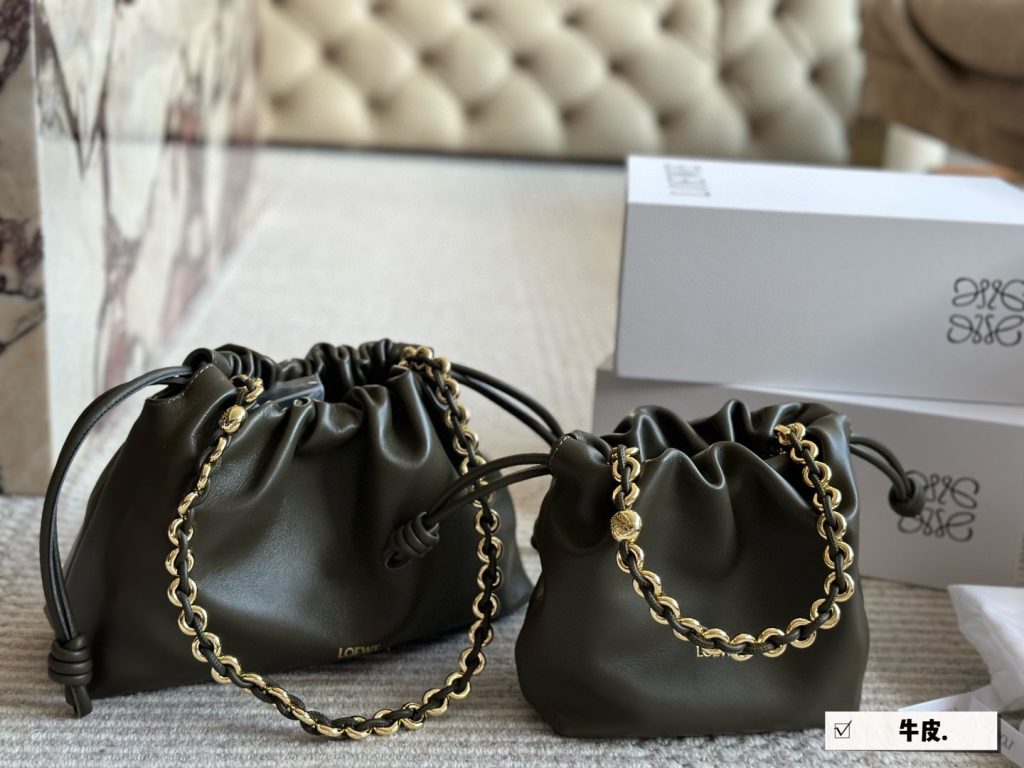 ロエベ ポシェット 3色入 本革 チェーンショルダー 超ミニバッグ 🛍️ - 画像 4
