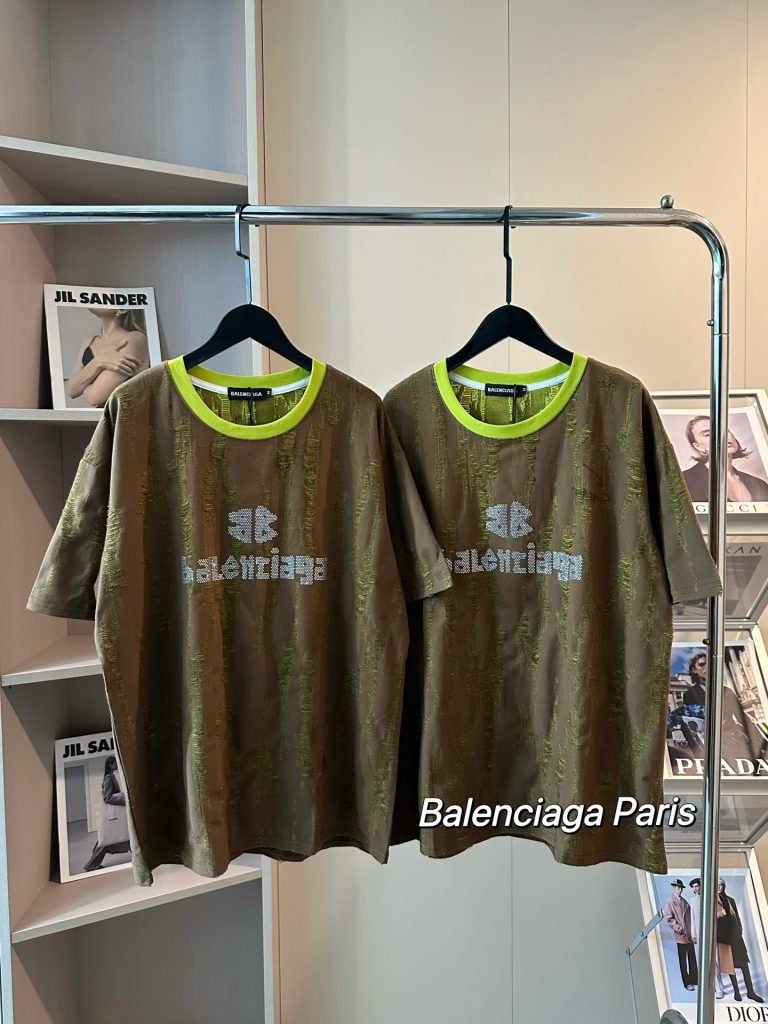 バレンシアガ メンズ ロゴTシャツ 2色入 🍀 - 画像 2