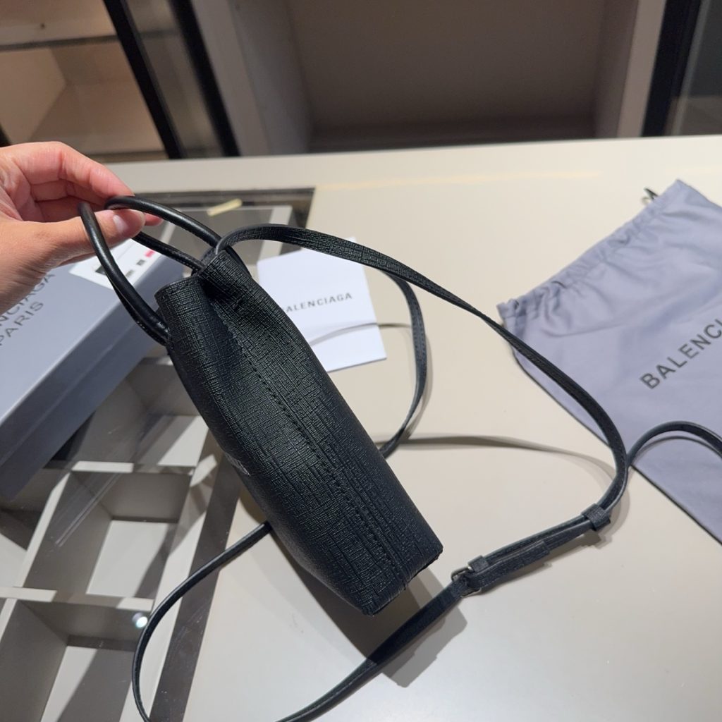Balenciaga バッグ ミニトート ブラック 1色入 💼 - 画像 5