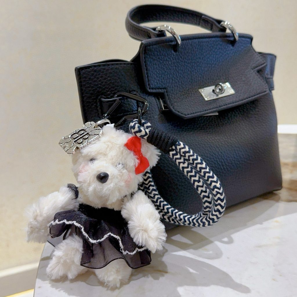 BALENCIAGA ベア ポーチ キーホルダー 2色入 🐻 - 画像 7