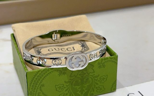 Gucciのその他は価格・収納・合わせ方でどう見るか