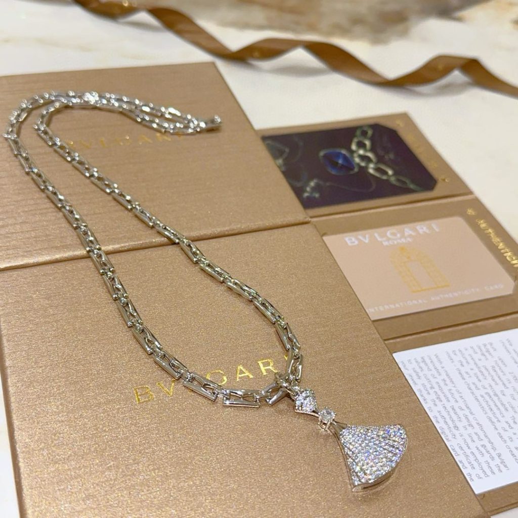 華やかな BVLGARI ネックレス ファン型 チャーム 1本入 💎 - 画像 7