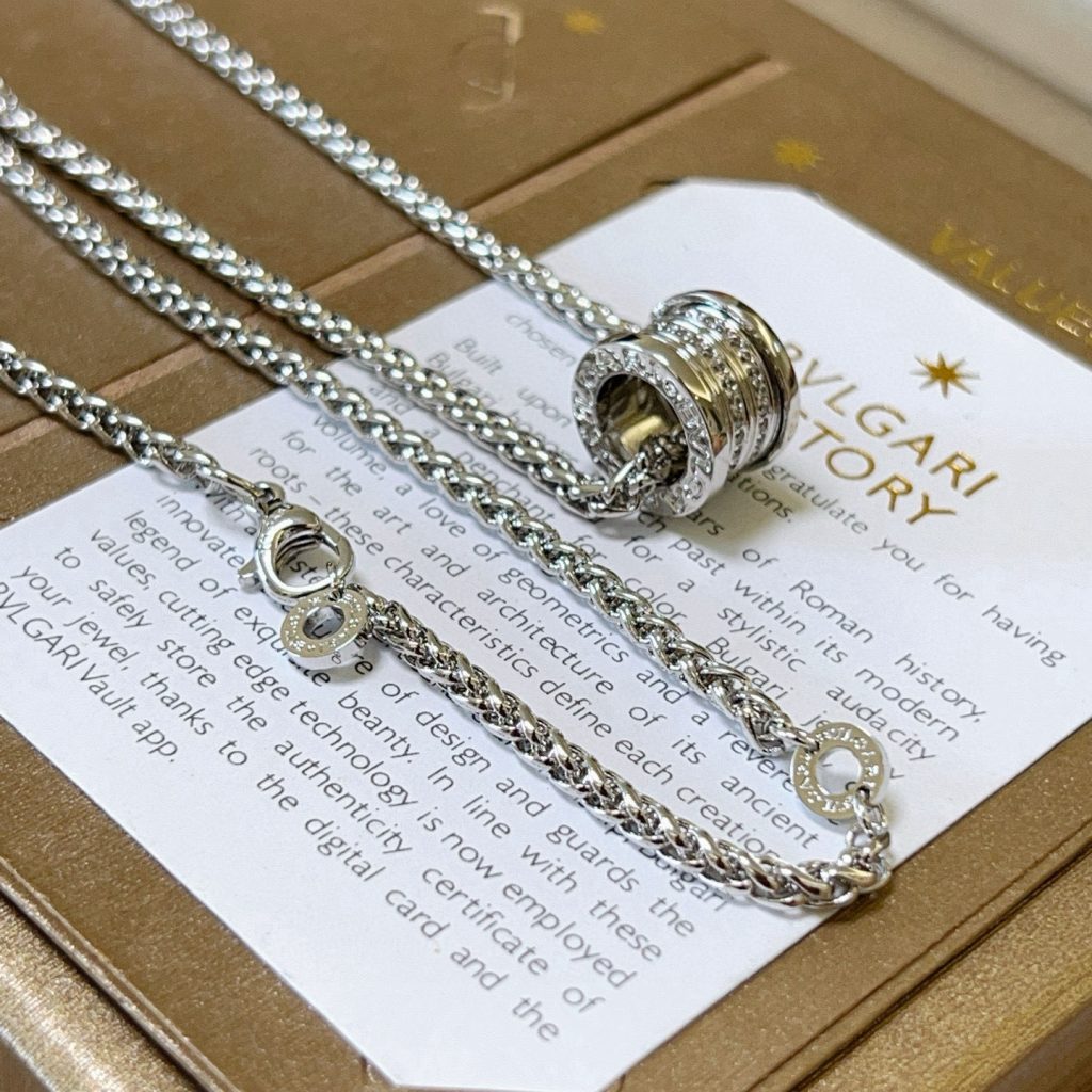 高級感のある BVLGARI ネックレス 1色入 💎 - 画像 5