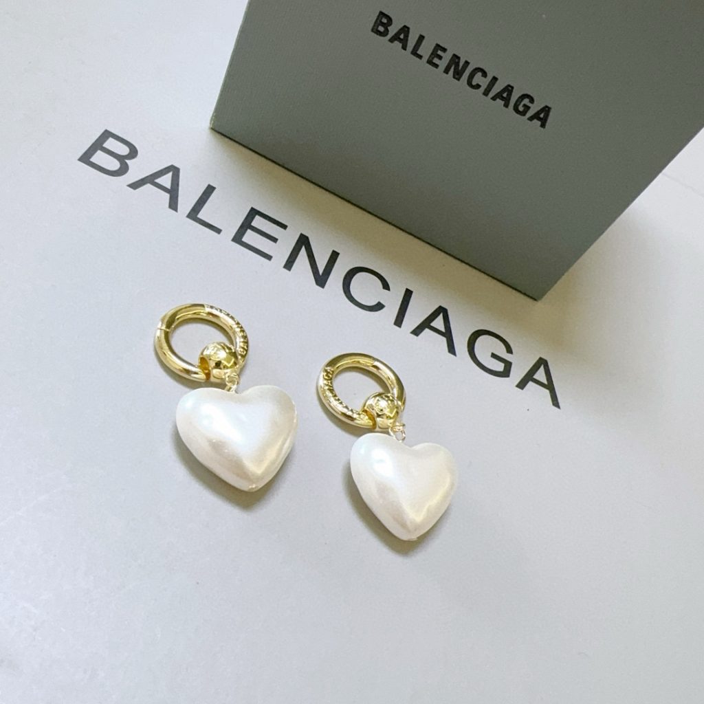 BALENCIAGA ピアス ホワイト ハート型 1色入 💖 - 画像 2