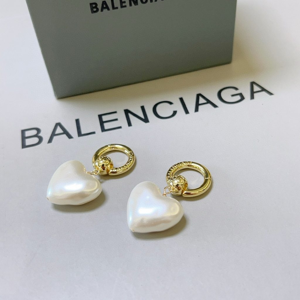 BALENCIAGA ピアス ホワイト ハート型 1色入 💖 - 画像 3
