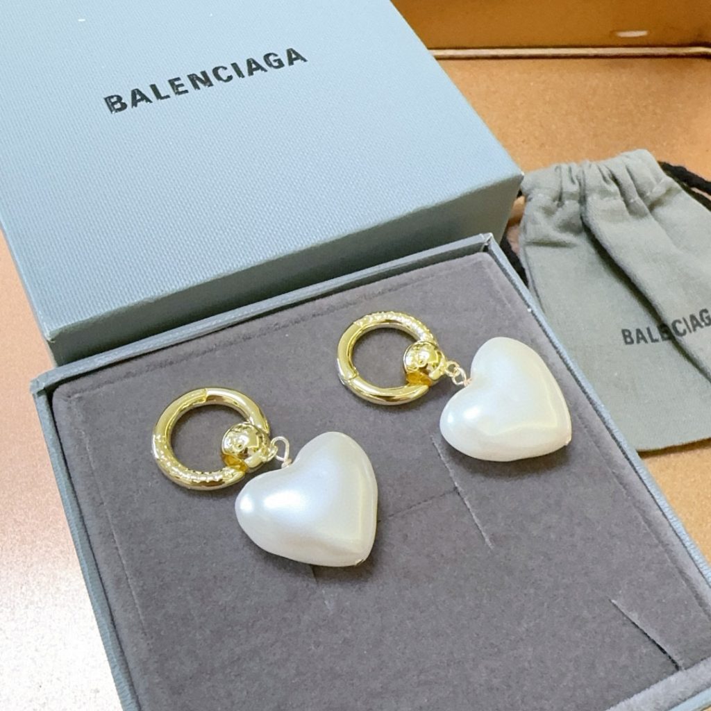 BALENCIAGA ピアス ホワイト ハート型 1色入 💖 - 画像 6