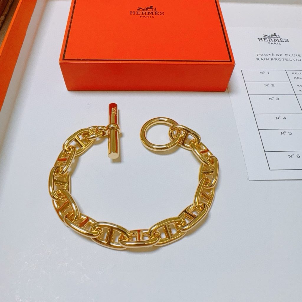エレガントな HERMES ブレスレット ゴールド 1色入 ブランド小物|仕事帰りに使いやすさを写真で整理