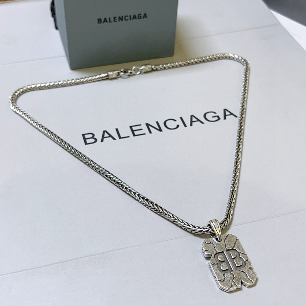 BALENCIAGA ネックレス 銀色 1色入 💎 - 画像 4