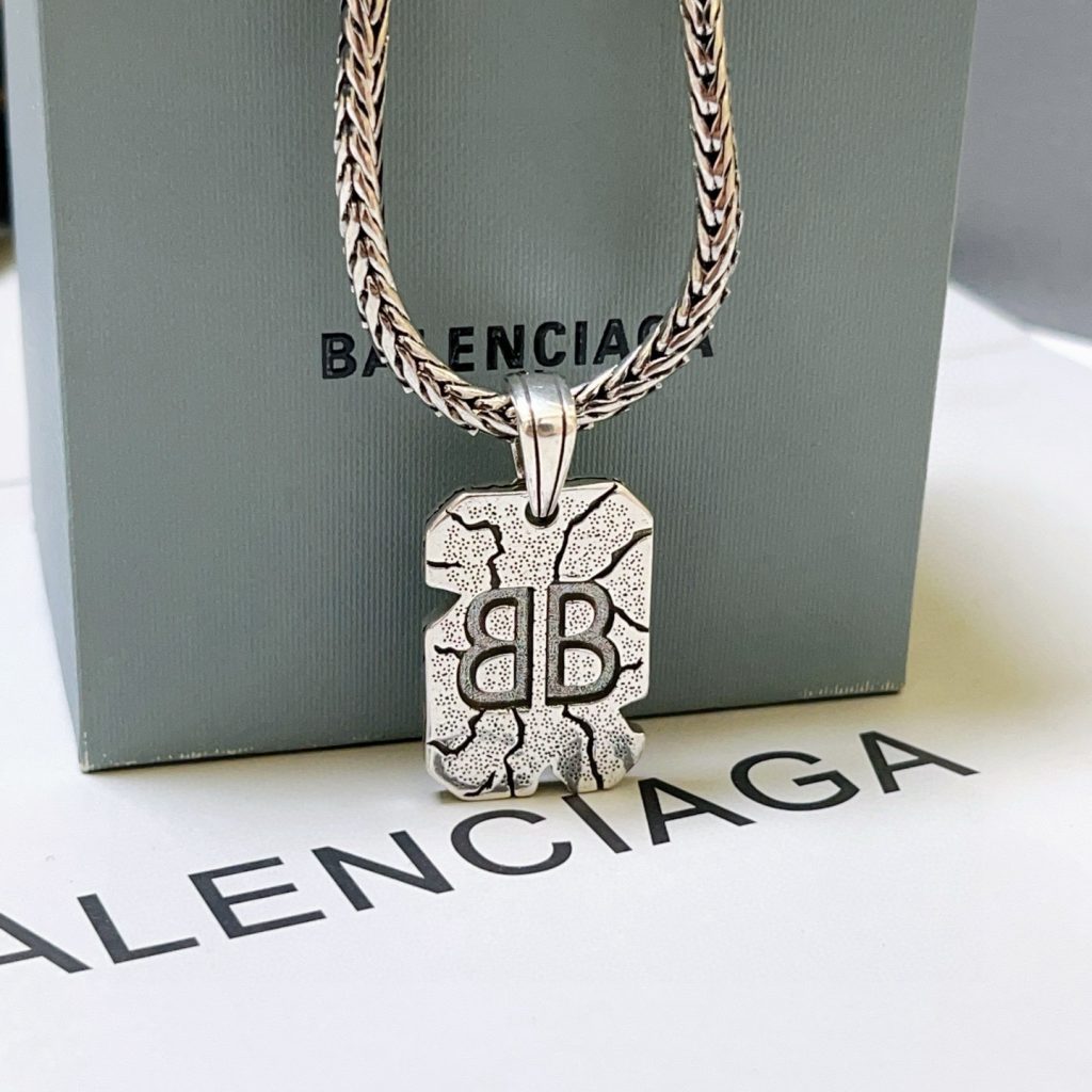 BALENCIAGA ネックレス 銀色 1色入 💎 - 画像 5