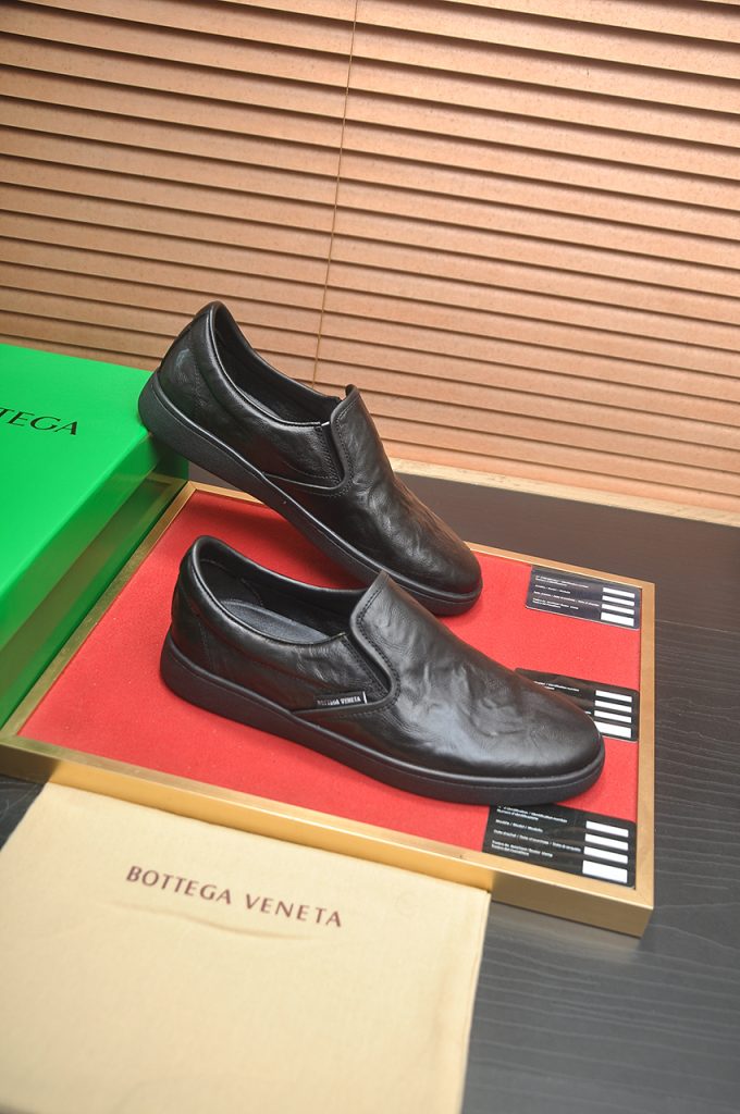 BOTTEGA VENETA メンズ ローファー 黒 1色入 🖤 - 画像 6