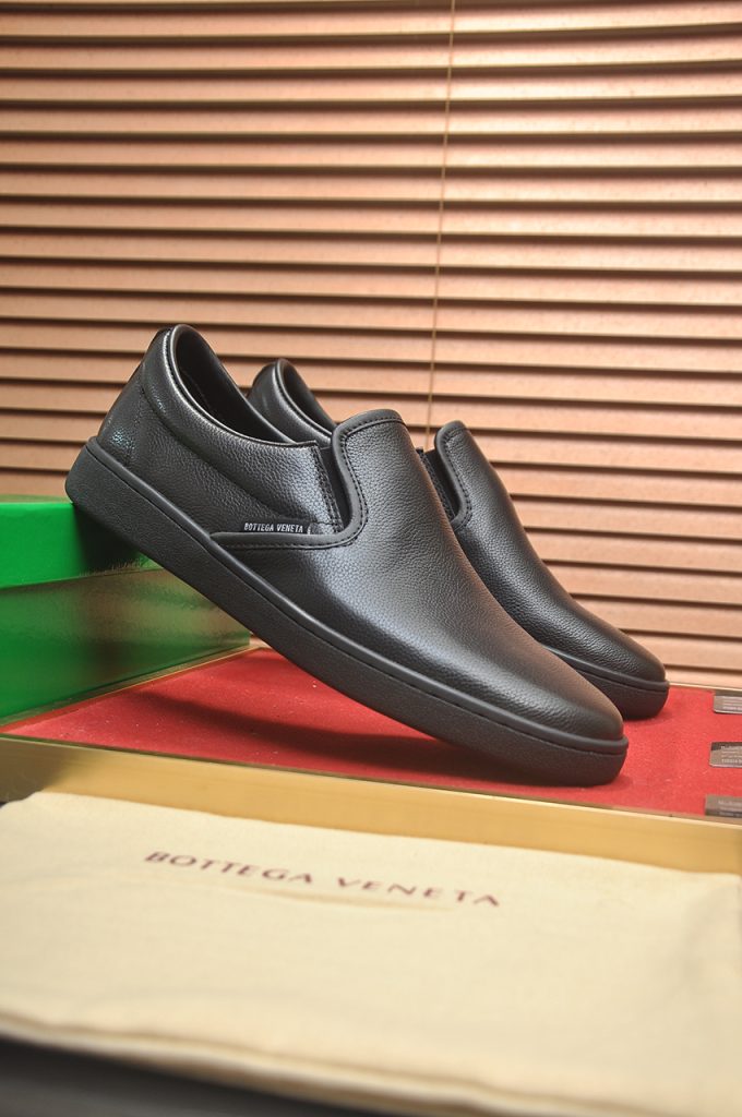 BOTTEGA VENETA メンズ 黒 ローファー 1色 レザーシューズ カジュアル スリッポン 靴 🥿 - 画像 2