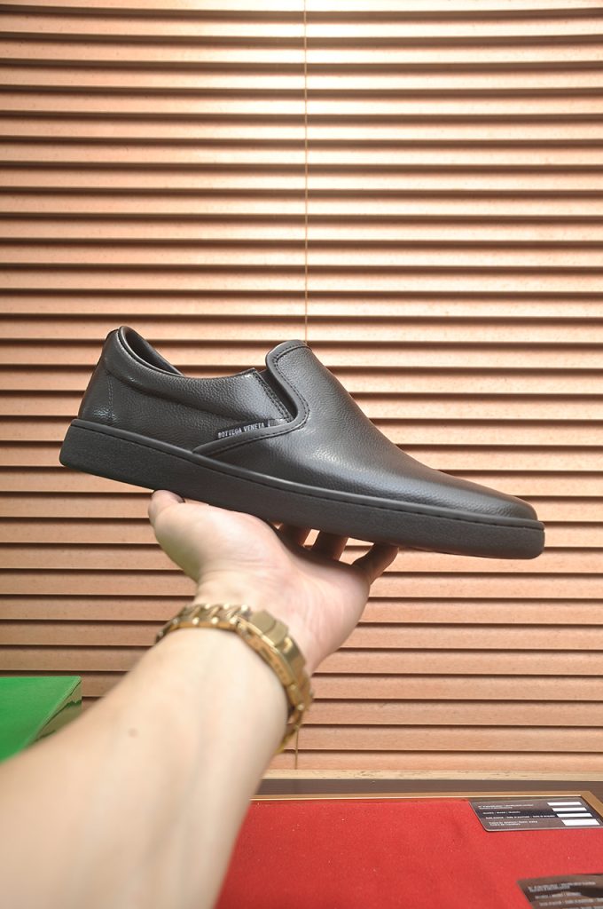 BOTTEGA VENETA メンズ 黒 ローファー 1色 レザーシューズ カジュアル スリッポン 靴 🥿 - 画像 4