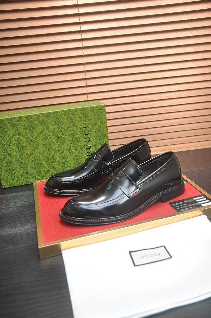 GUCCI メンズ ローファー 1色 本革製 41サイズ 高级感のあるブラック メンズシューズ 🖤 - 画像 3