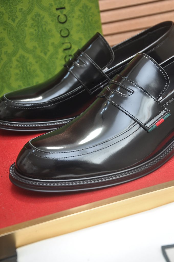 GUCCI メンズ ローファー 1色 本革製 41サイズ 高级感のあるブラック メンズシューズ 🖤 - 画像 8