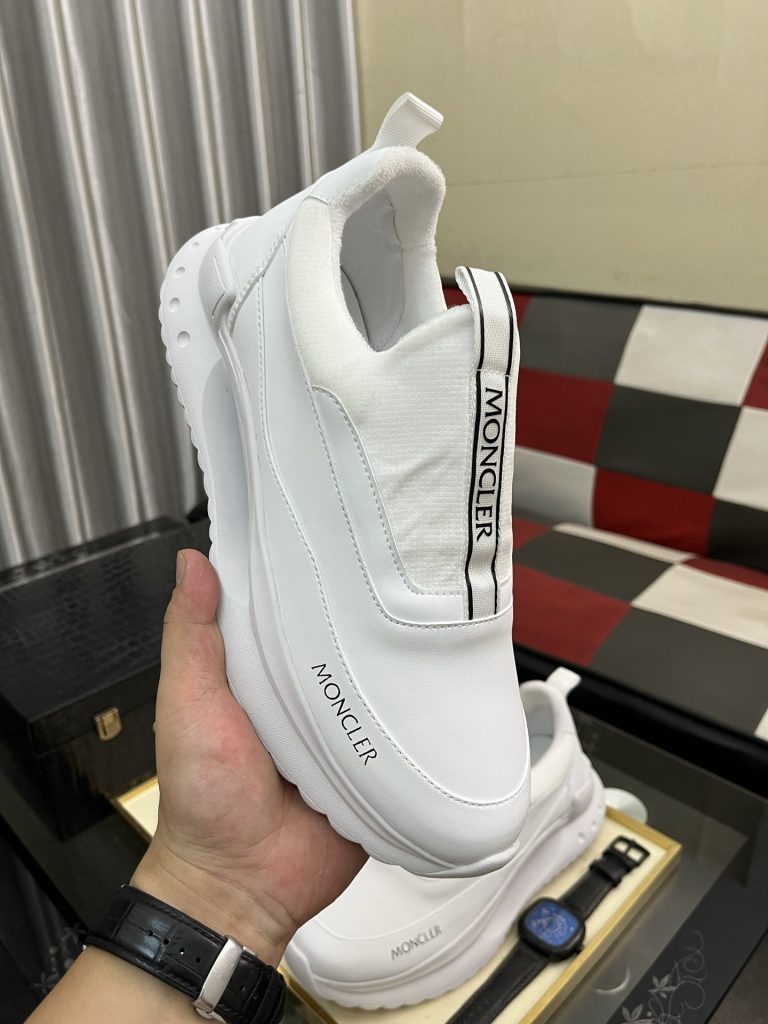 MONCLER メンズ スニーカー ホワイト かかと部分にブランドロゴ シンプルデザイン 3色展開 🥾 - 画像 4