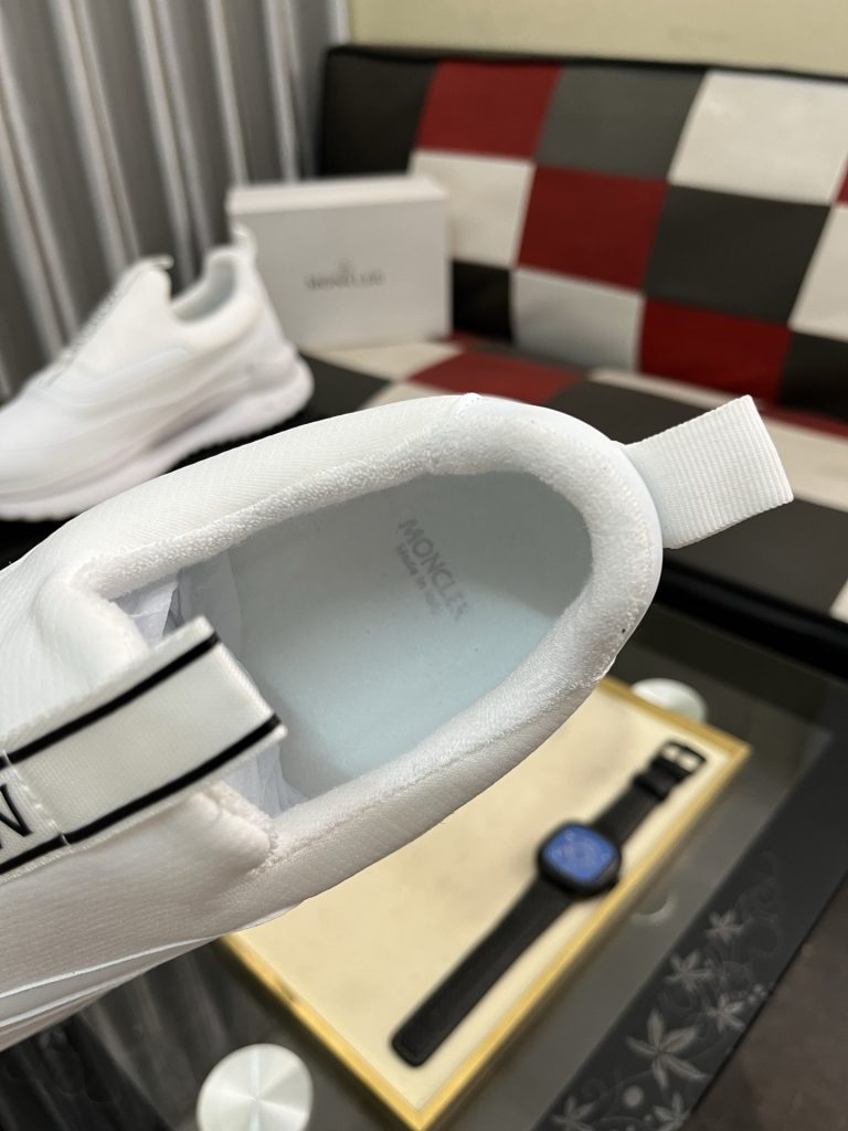 MONCLER メンズ スニーカー ホワイト かかと部分にブランドロゴ シンプルデザイン 3色展開 🥾 - 画像 7