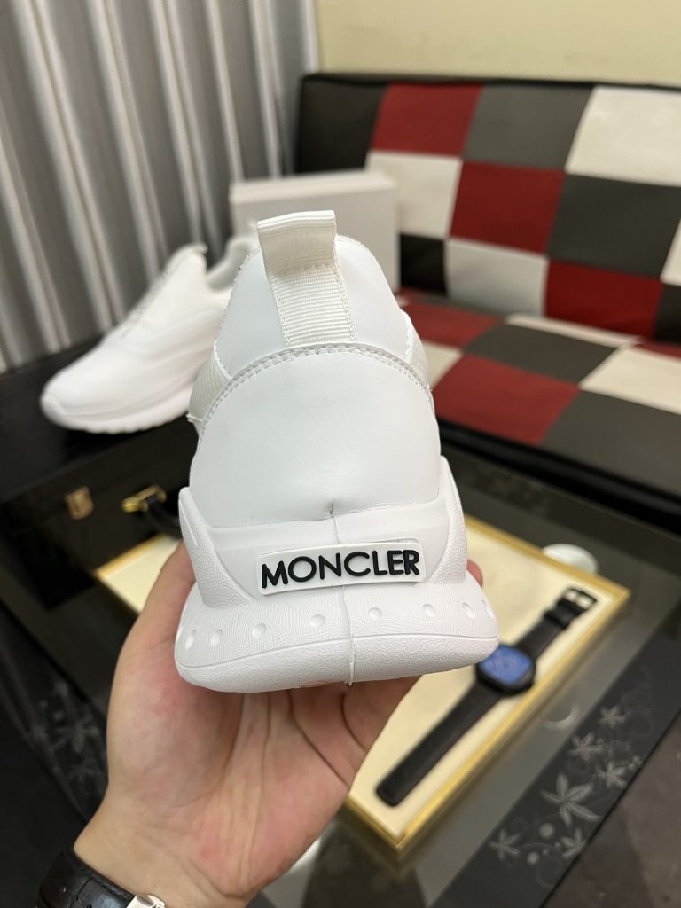 MONCLER メンズ スニーカー ホワイト かかと部分にブランドロゴ シンプルデザイン 3色展開 🥾 - 画像 8