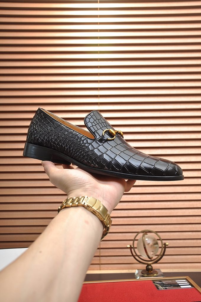 ゴルフ グッチ メンズ ローファー 黒 本革 鱗柄 ハイカット メンズシューズ 1つ穴 995266 🐊 - 画像 4