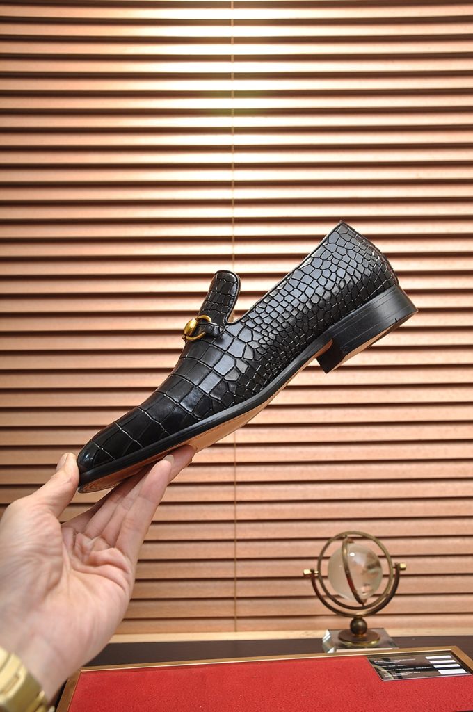 ゴルフ グッチ メンズ ローファー 黒 本革 鱗柄 ハイカット メンズシューズ 1つ穴 995266 🐊 - 画像 5