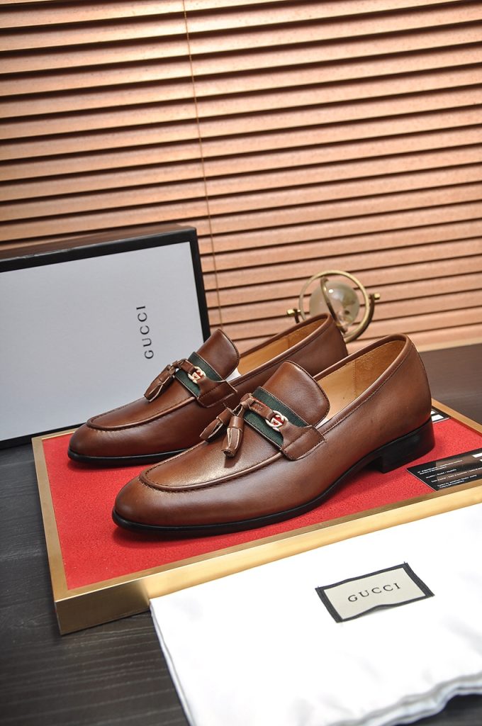 グッチ メンズ ローファー 本革 トゥ付き ブラウン 4色展開 🥾 - 画像 3
