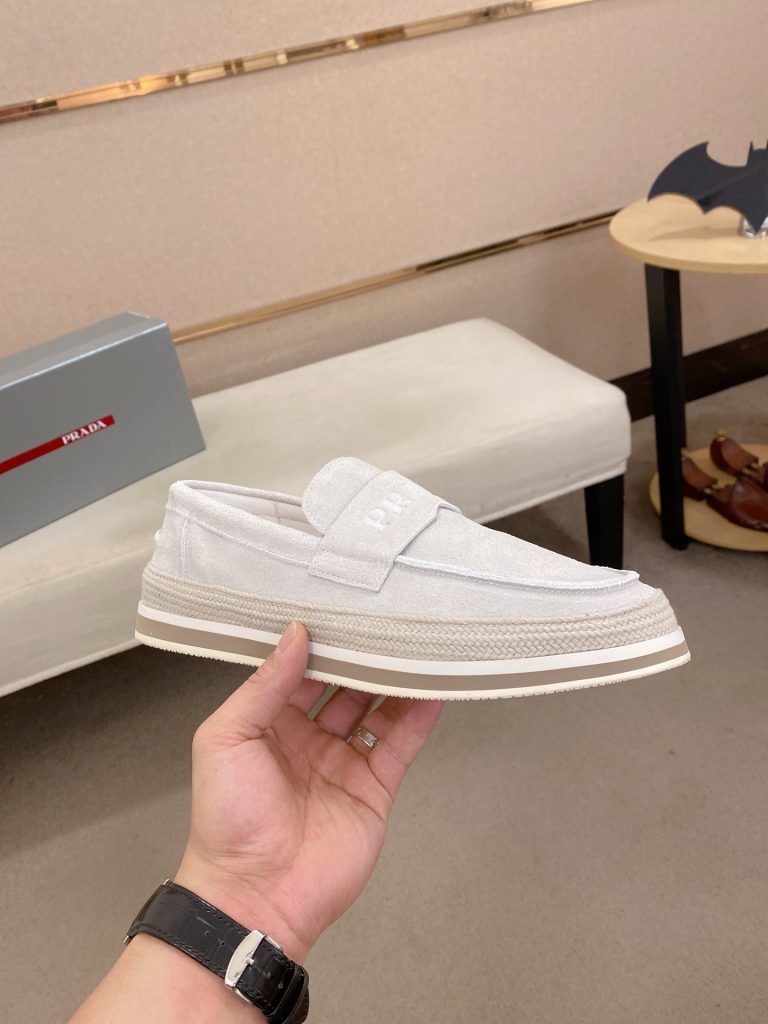 プラダ メンズ ローファー レザー フラットシューズ 白色 2色入 🥾 - 画像 4