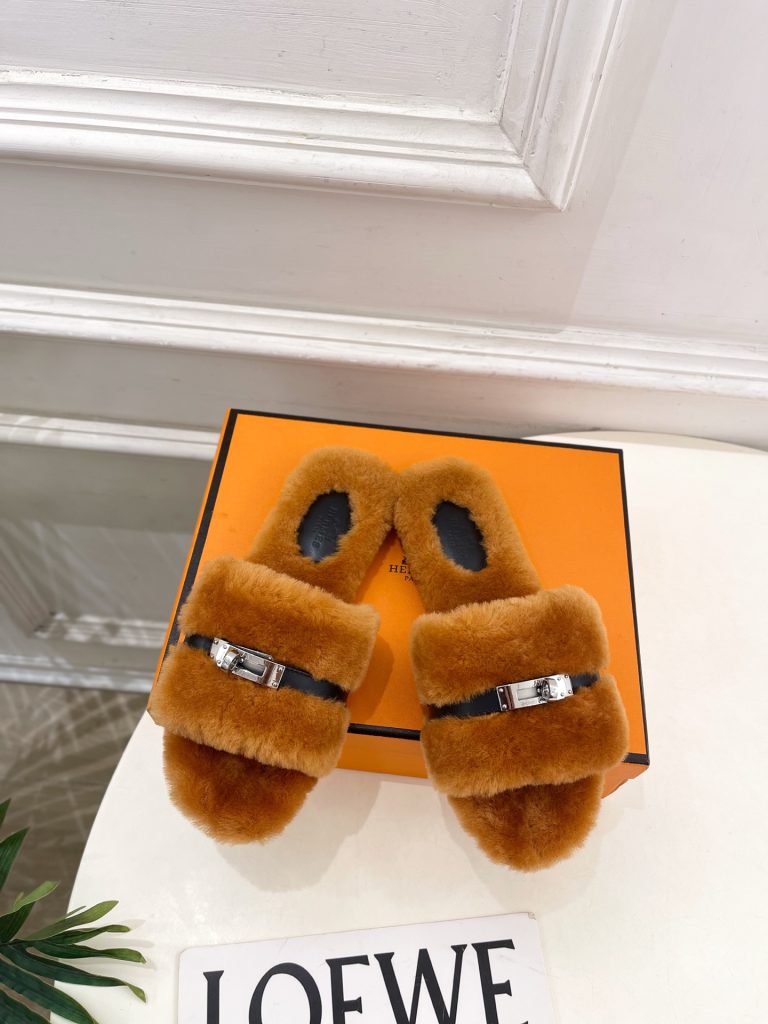 HERMÈS ファー フラットシューズ レディース｜買い物の日に写真で選び方を確認