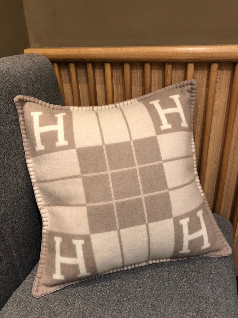 超美品HERMESクッション　アヴァロンIII　Avalon III　WOOL　エルメス　クッション　ウール　5色 - 画像 3