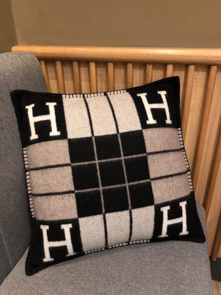 超美品HERMESクッション　アヴァロンIII　Avalon III　WOOL　エルメス　クッション　ウール　5色 - 画像 5