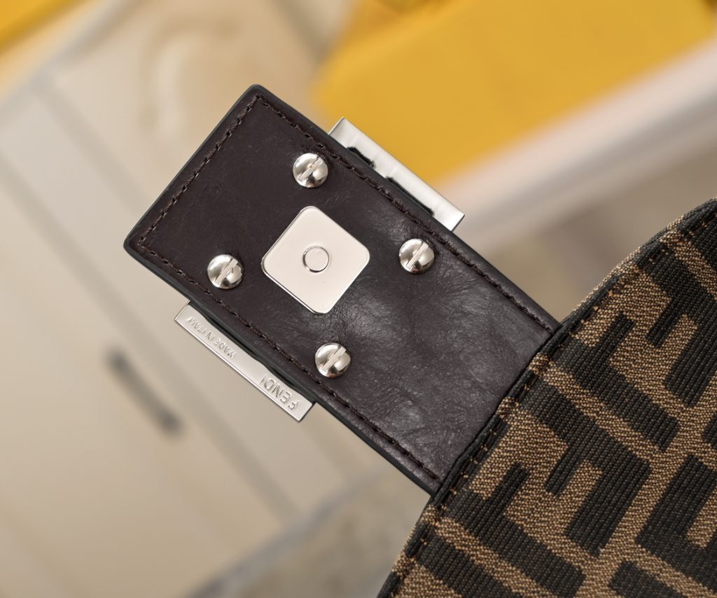 FENDI　フェンディ　マンマバケット　ズッカ柄　ワンショルダーバッグ　茶　レディースバッグ - 画像 5