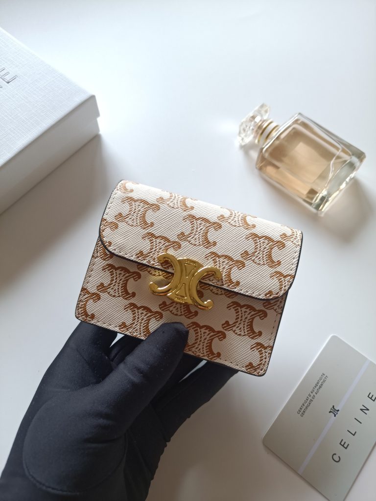 セリーヌ キャンバス ポーチ レディース 財布 クラッチ シグネチャー ロゴ イエロー 1色入 - 画像 4