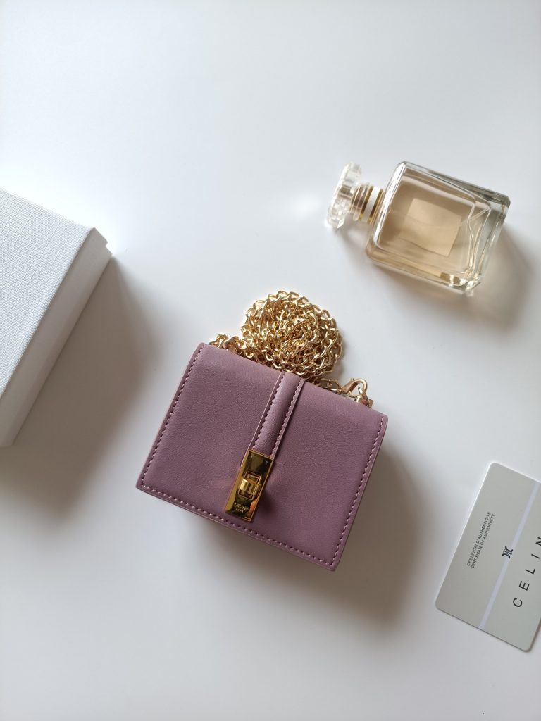 CELINE ピンク ミニウォレット チェーン付き 二つ折り財布 - 画像 2