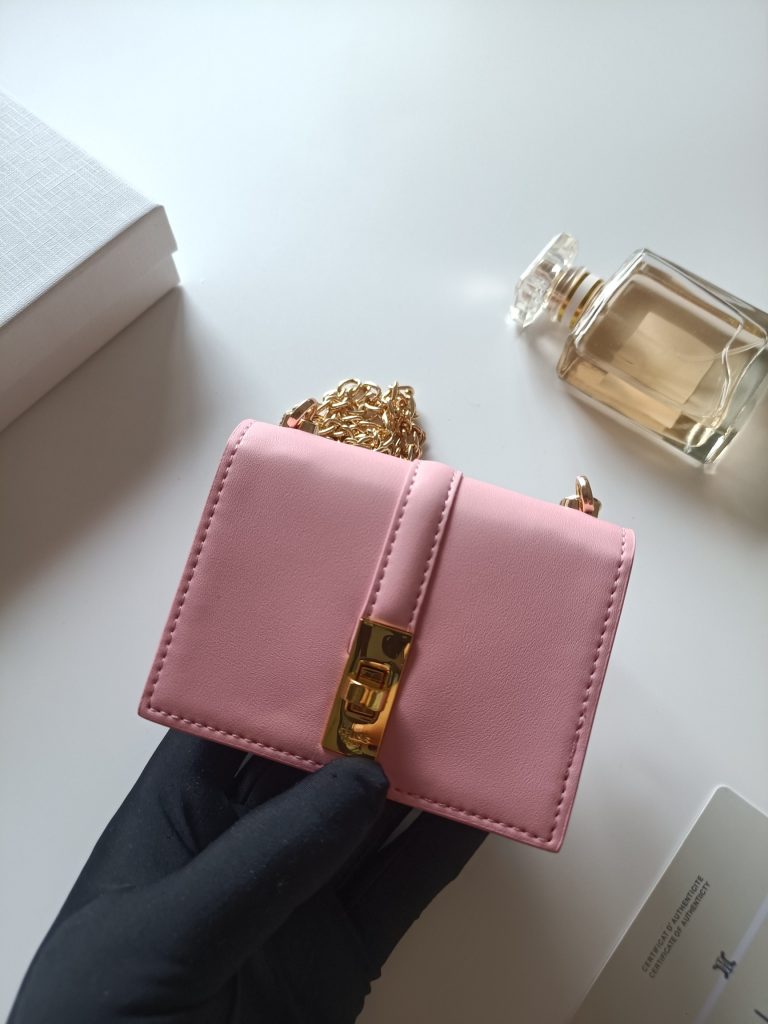 CELINE ピンク ミニウォレット 鍵付きチェーンショルダー ショルダーバッグ 1色入 - 画像 4