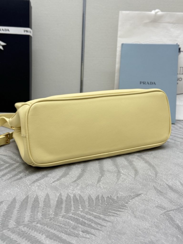プラダ ミニトート レディース ライトイエロー 1.5代 レザー バッグ 箱付き - 画像 6