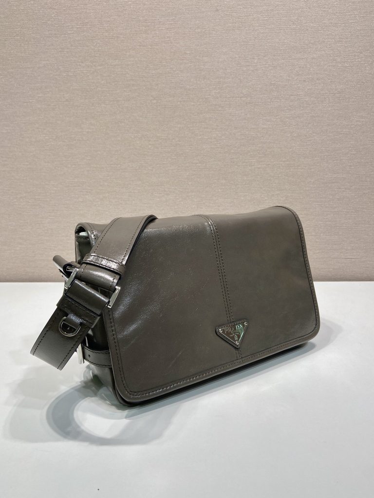 PRADA メンズ ミニショルダーバッグ レザー グレー 42サイズ - 画像 4